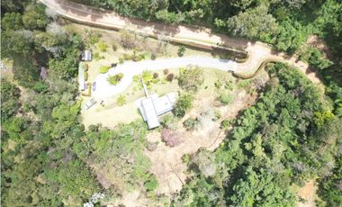 Venta de Hermosa Casa en Alto del Escobero Unidad Cerrada