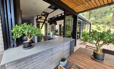 Venta de Hermosa Casa en Alto del Escobero Unidad Cerrada