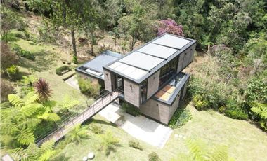 Venta de Hermosa Casa en Alto del Escobero Unidad Cerrada