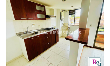 Se Vende Apartamento en 2 Piso - Unidad Cerrada