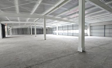 Bodega con acceso a trailer y camionetas 700m2 en Observatorio