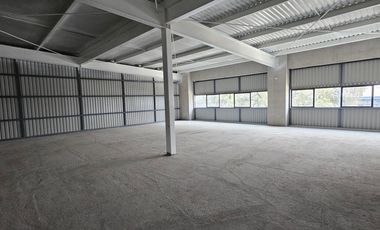 Bodega con acceso a trailer y camionetas 700m2 en Observatorio