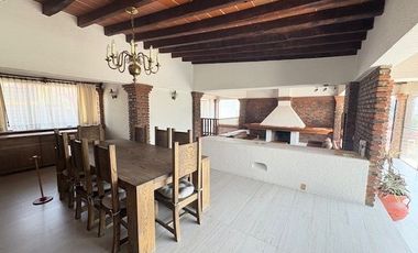CASA AMUEBLADA EN RENTA CON DOBLE FILTRO DE SEGURIDAD EN LOMAS DE LAS PALMAS.