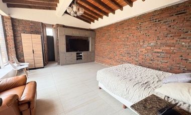 CASA AMUEBLADA EN RENTA CON DOBLE FILTRO DE SEGURIDAD EN LOMAS DE LAS PALMAS.