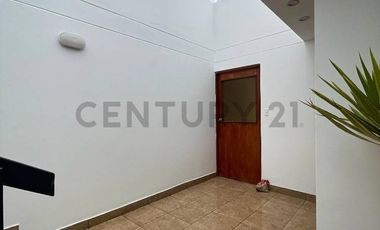 VENTA DE CASA DE 3PISOS EN URB. LAS BRISAS DE VILLA-CHORRILLOS