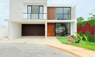 Casa en Privada Residencial en Sitpach