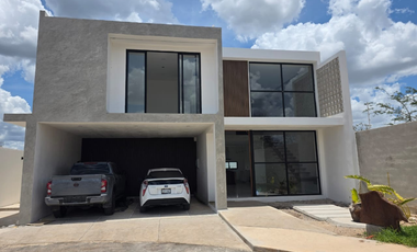 Casa en Privada Residencial en Sitpach