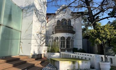 Casa con Uso Comercial Limitado en Paseo de la Reforma