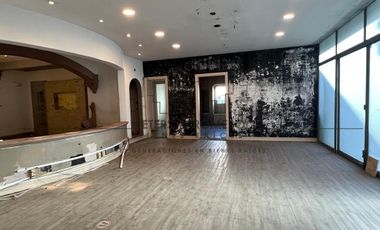 Casa con Uso Comercial Limitado en Paseo de la Reforma
