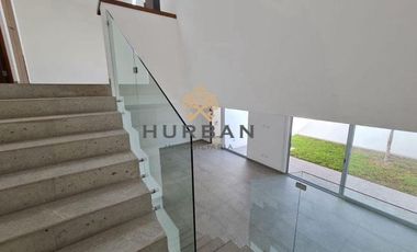 HURBAN VENDE casa en coto LORETA al norponiente de la ciudad.