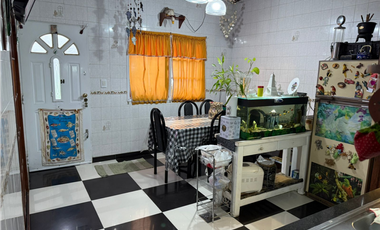 Casa 3 Ambientes con cochera pasante