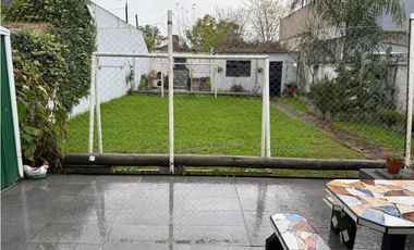 Casa 3 Ambientes con cochera pasante