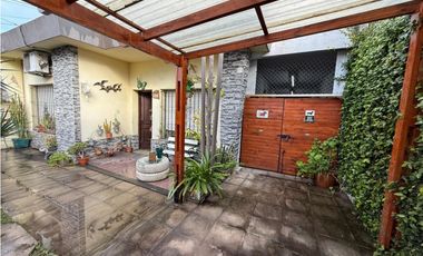 Casa 3 Ambientes con cochera pasante