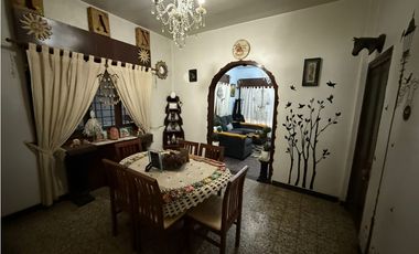 Casa 3 Ambientes con cochera pasante