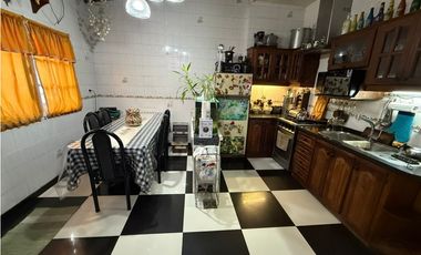 Casa 3 Ambientes con cochera pasante