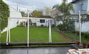 Casa 3 Ambientes con cochera pasante