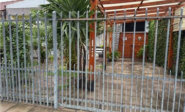 Casa 3 Ambientes con cochera pasante