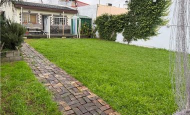 Casa 3 Ambientes con cochera pasante