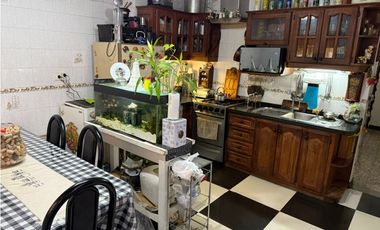 Casa 3 Ambientes con cochera pasante