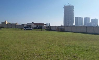 Terreno en venta en la Lateral de Vía Atlixcáyotl