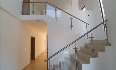 SEA CONFIABLE VENDE O ALQUILA CASA RESIDENCIAL CLAYTON FOREST