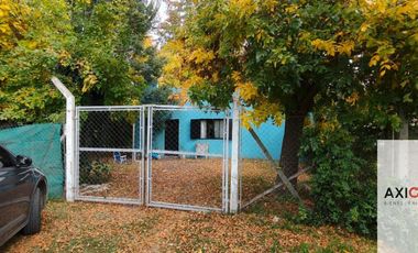 227 entre 46 y 47-Casa con amplio lote en A. Etcheverry, La Plata