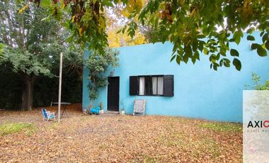 227 entre 46 y 47-Casa con amplio lote en A. Etcheverry, La Plata