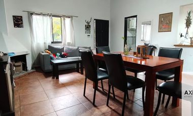 227 entre 46 y 47-Casa con amplio lote en A. Etcheverry, La Plata