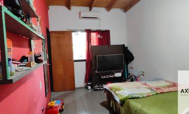 227 entre 46 y 47-Casa con amplio lote en A. Etcheverry, La Plata