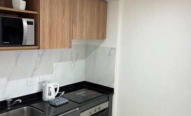 19 y 44-Pza Azcuénaga-Semipiso de categoría amoblado en alquiler