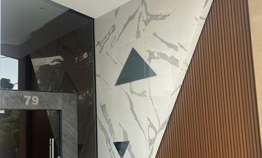 19 y 44-Pza Azcuénaga-Semipiso de categoría amoblado en alquiler