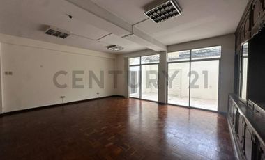 Versátil departamento/planta baja ideal para oficina o vivienda en alquiler