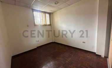 Versátil departamento/planta baja ideal para oficina o vivienda en alquiler