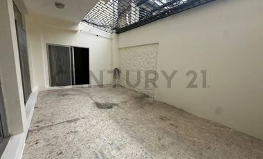 Versátil departamento/planta baja ideal para oficina o vivienda en alquiler