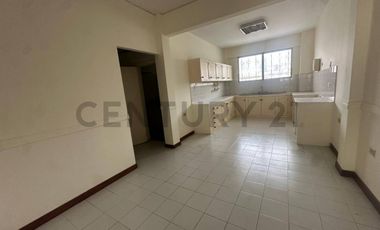 Versátil departamento/planta baja ideal para oficina o vivienda en alquiler