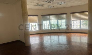 Versátil departamento/planta baja ideal para oficina o vivienda en alquiler