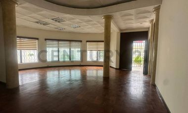 Versátil departamento/planta baja ideal para oficina o vivienda en alquiler
