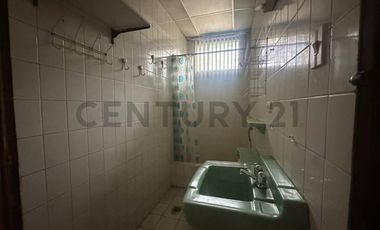 Versátil departamento/planta baja ideal para oficina o vivienda en alquiler
