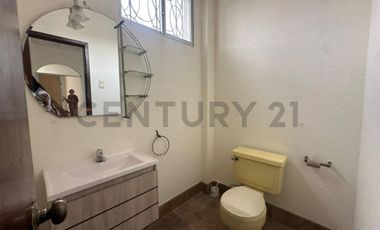 Versátil departamento/planta baja ideal para oficina o vivienda en alquiler