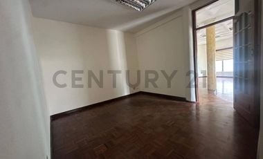 Versátil departamento/planta baja ideal para oficina o vivienda en alquiler