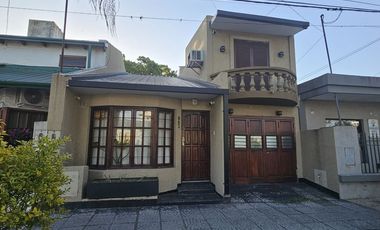 Se vende hermosa propiedad en calle Alejandro Carbo, zona cuartel de Bomberos
