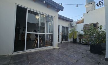 Se vende hermosa propiedad en calle Alejandro Carbo, zona cuartel de Bomberos