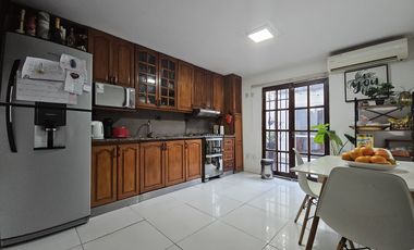 Se vende hermosa propiedad en calle Alejandro Carbo, zona cuartel de Bomberos