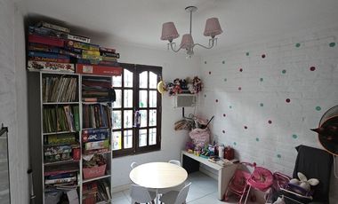 Se vende hermosa propiedad en calle Alejandro Carbo, zona cuartel de Bomberos