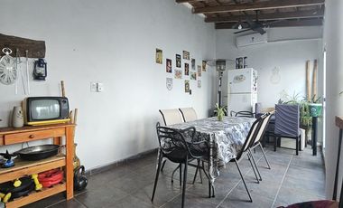Se vende hermosa propiedad en calle Alejandro Carbo, zona cuartel de Bomberos
