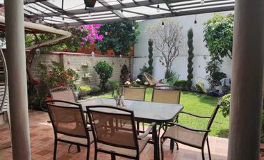 Casa en condominio con alberca, de 3 recamaras.