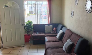 Casa en condominio con alberca, de 3 recamaras.