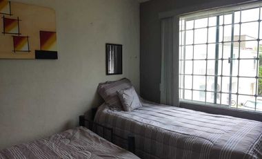 Casa en condominio con alberca, de 3 recamaras.