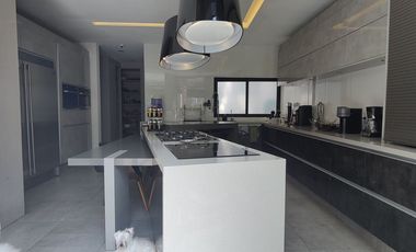 ESPECTACULAR CASA EN CERRADA A LA VENTA O RENTA EN BOSQUES DE LAS LOMAS (V)