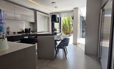 ESPECTACULAR CASA EN CERRADA A LA VENTA O RENTA EN BOSQUES DE LAS LOMAS (V)